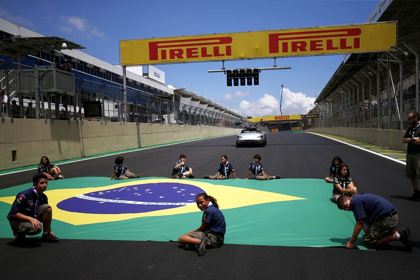 Imagem colorida de asfalto de interlagos - Metrópoles