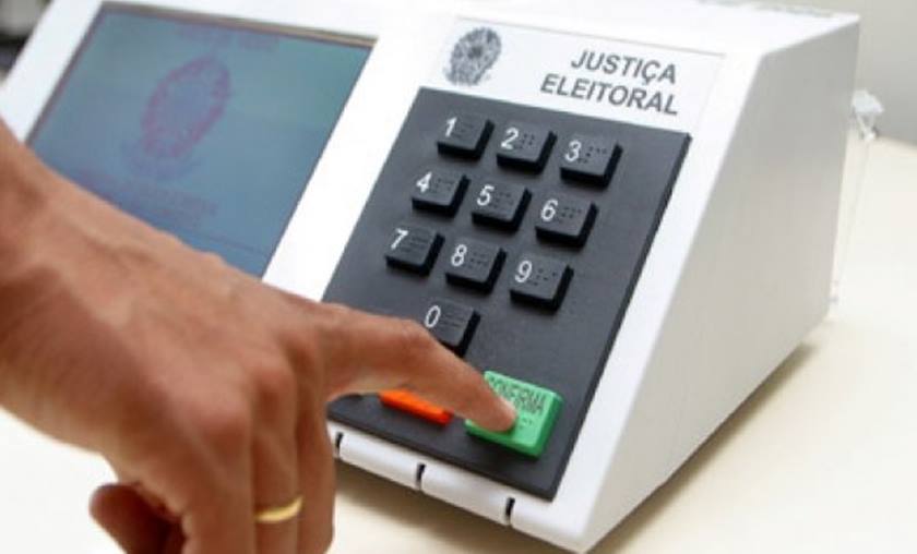 imagem colorida urna eletronica - metrópoles