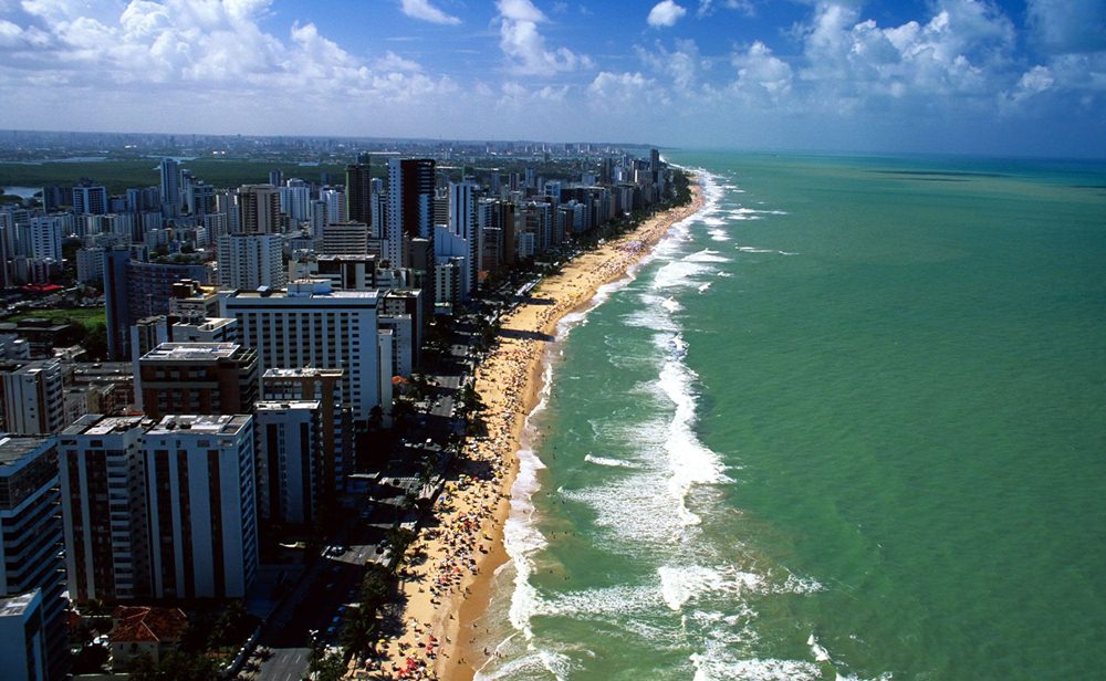 a imagem mostra a orla de Recife