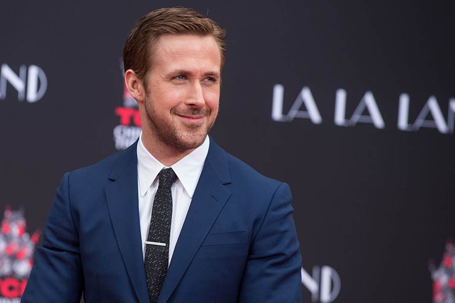 Ryan Gosling de terno na coletiva de Lalaland - Metrópoles