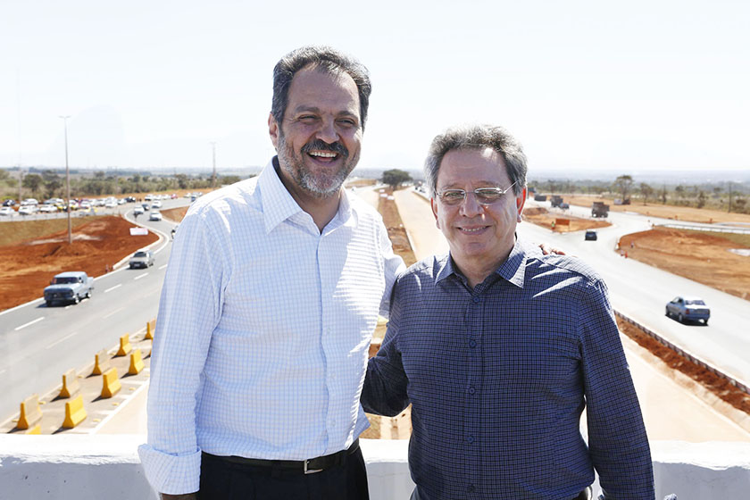 Agnelo e Filippelli em obras do BRT-Sul