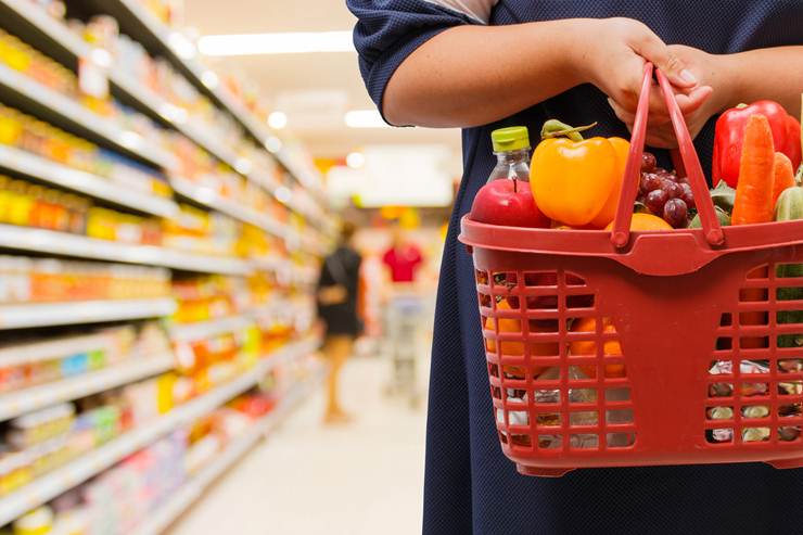 Cesta de compras em supermercados