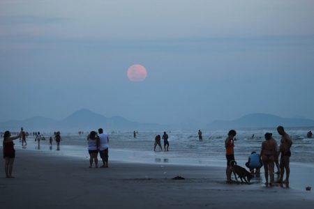 Praia do Centro, em Mongaguá no litoral sul de São Paulo