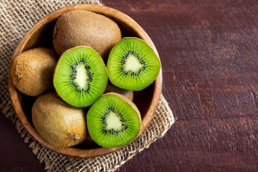 Foto colorida de um kiwi - Metrópoles