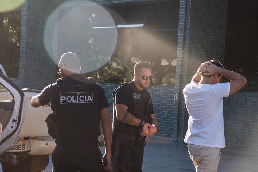 policiais