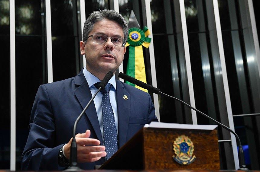 senador alessandro vieira