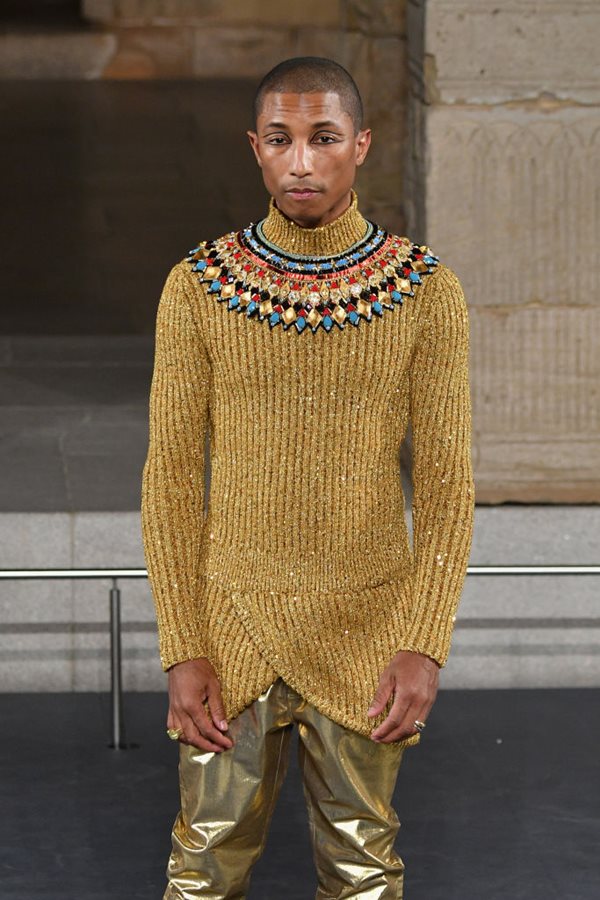 Pharrell Williams no desfile Desfile Chanel Metiers D'Art 2018/19 da Chanel
