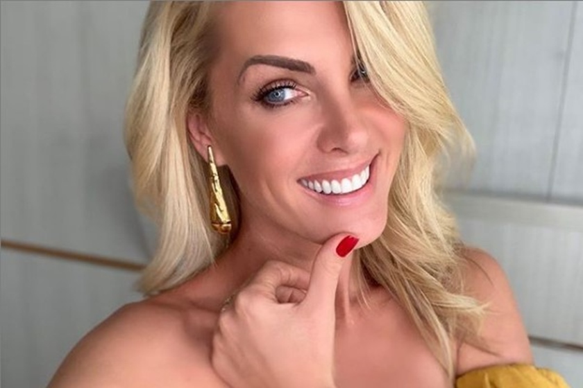 Foto colorida de Ana Hickmann sorrindo - Metrópoles