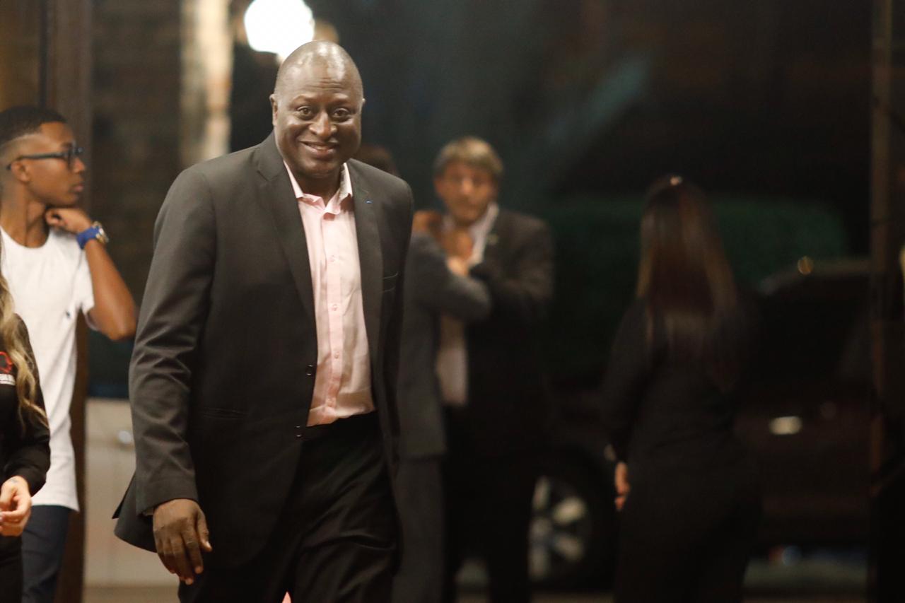 Deputado Hélio Negrão caminhando