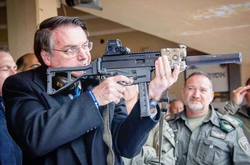 Ibama armas caça javali Bolsonaro