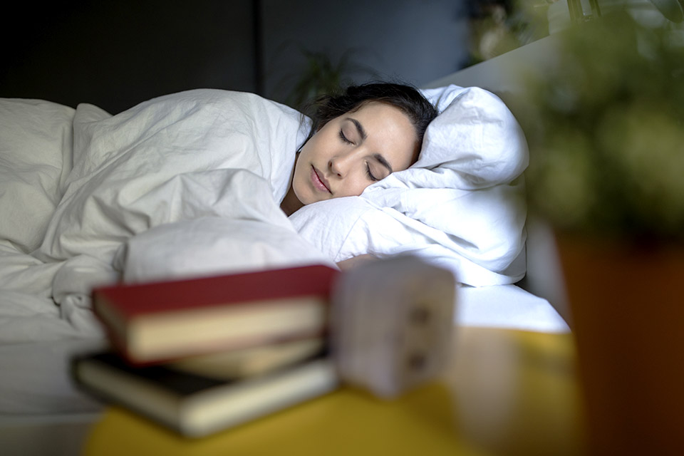 mulher dorme sono profundo
