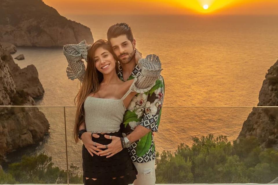 Alok e a esposa Romana Novais