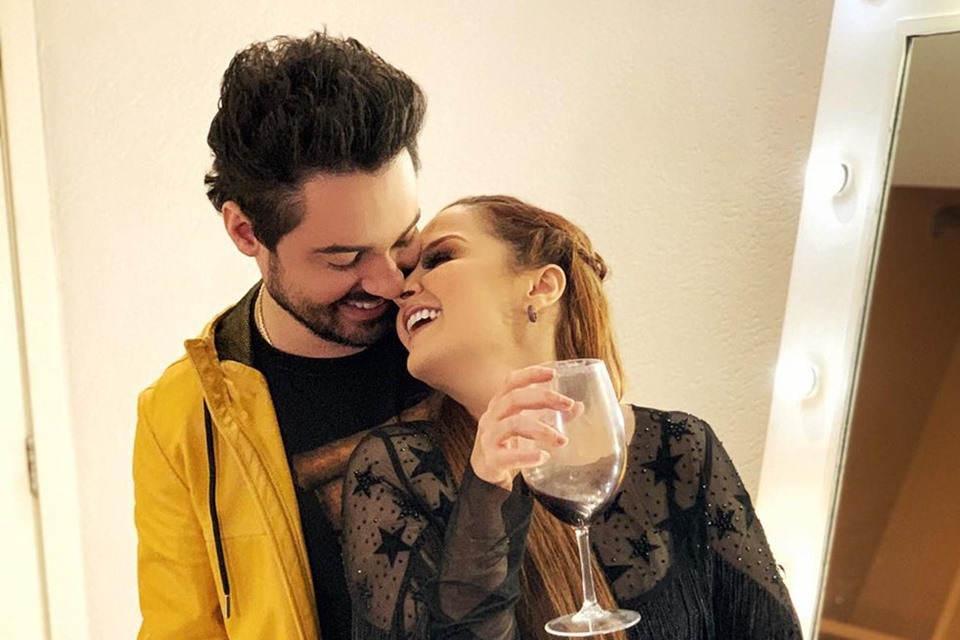 Maiara e Fernando juntinhos