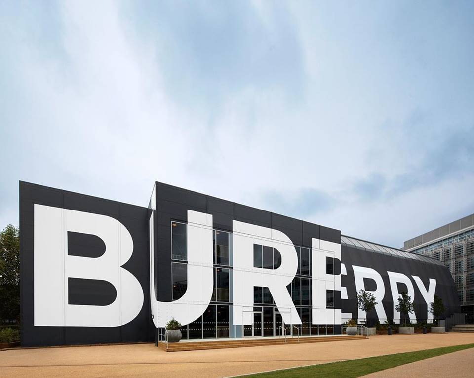 Reprodução/Instagram/@burberry