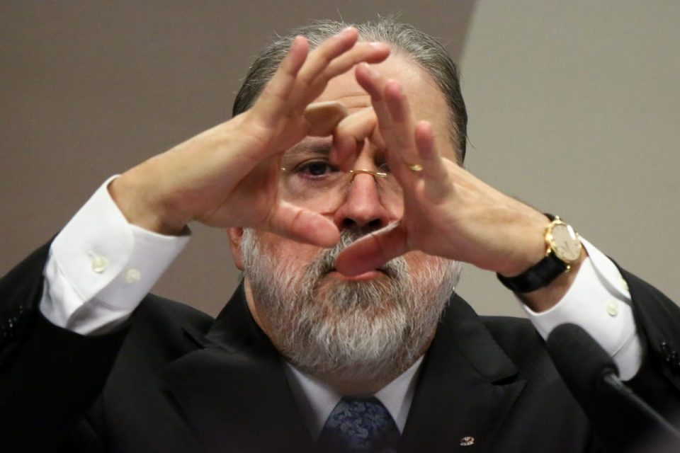 Aproximar de Lula Augusto Aras