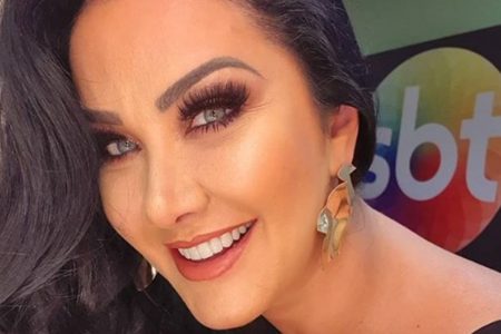 Foto colorida de uma mulher branca com os olhos verdes - Metrópoles