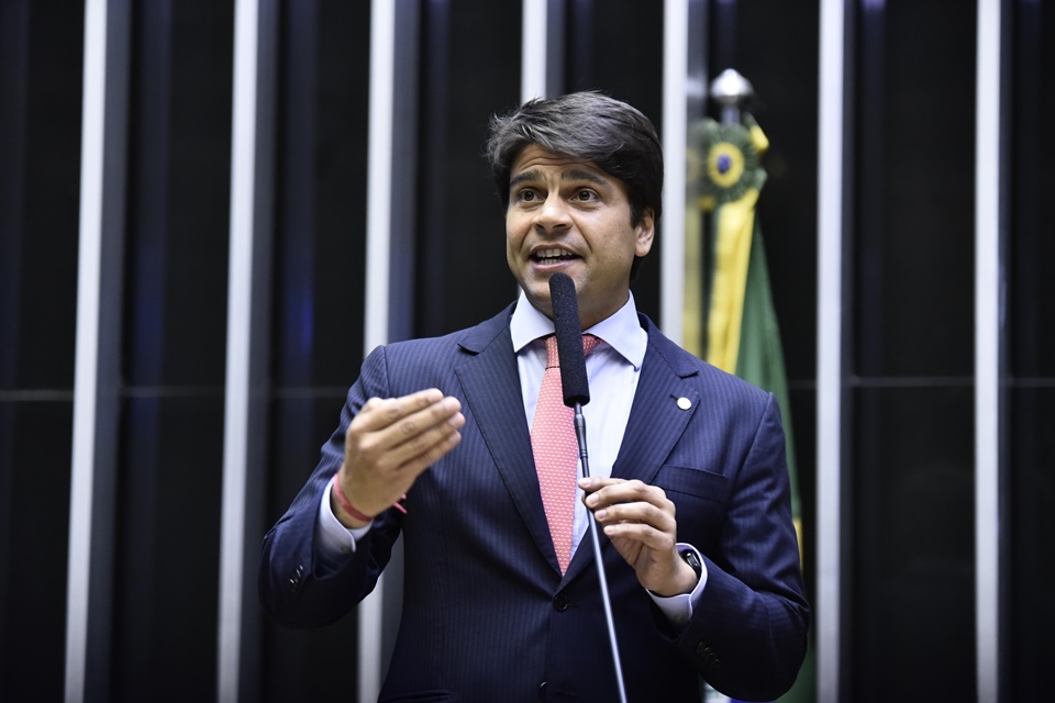 deputado pedro paulo taxação super-ricos