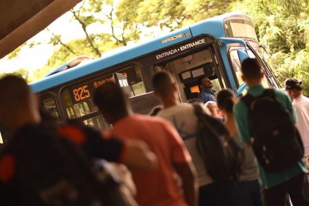 fila para ônibus