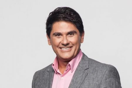 Foto colorida de César Filho sorrindo - Metrópoles