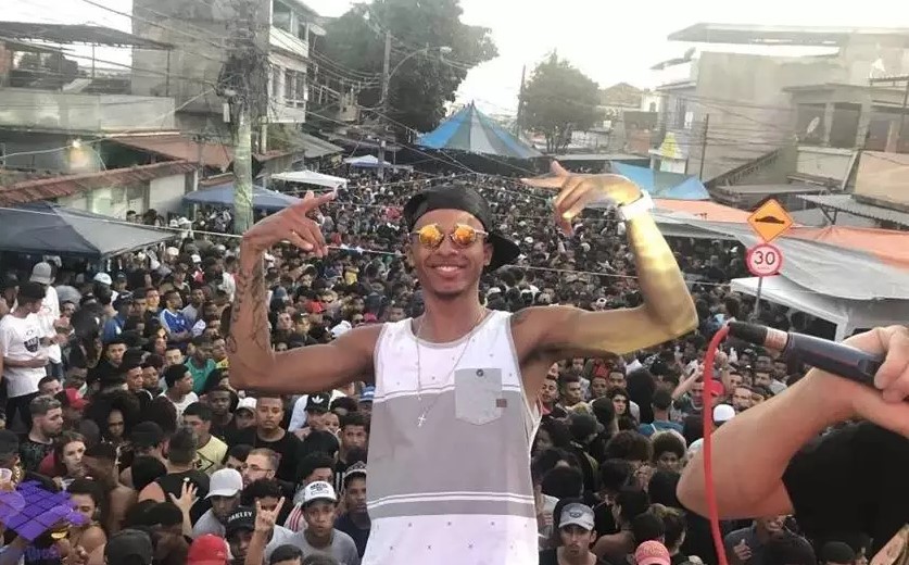 rennan da penha na multidão