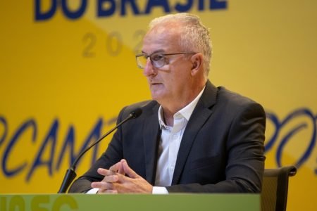 Técnico Dorival Júnior em entrevista coletiva - Metrópoles