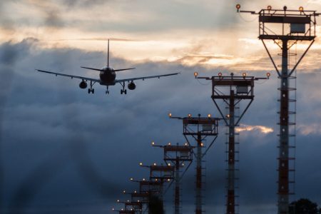 Avião pousando