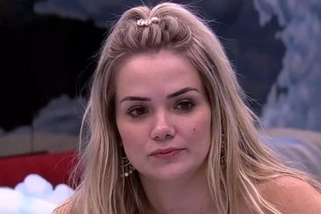 Marcela do BBB20 com cara de assustada