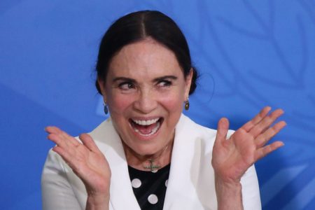 Regina Duarte toma posse na Secretaria Especial da Cultura