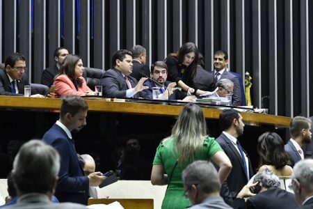 Plenário da Câmara dos Deputados durante votação dos vetos presidenciais