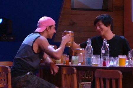 Felipe Prior e Pyong Lee em festa do BBB20