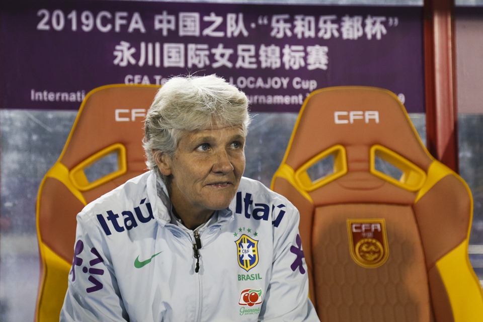 Pia Sundhage durante jogo da Seleção Feminina