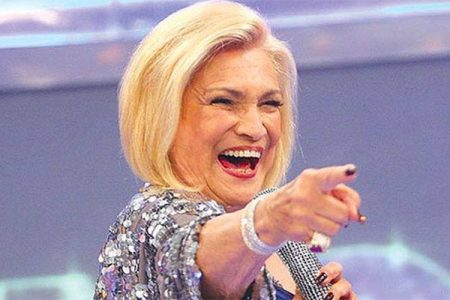 Hebe Camargo apresentando programa