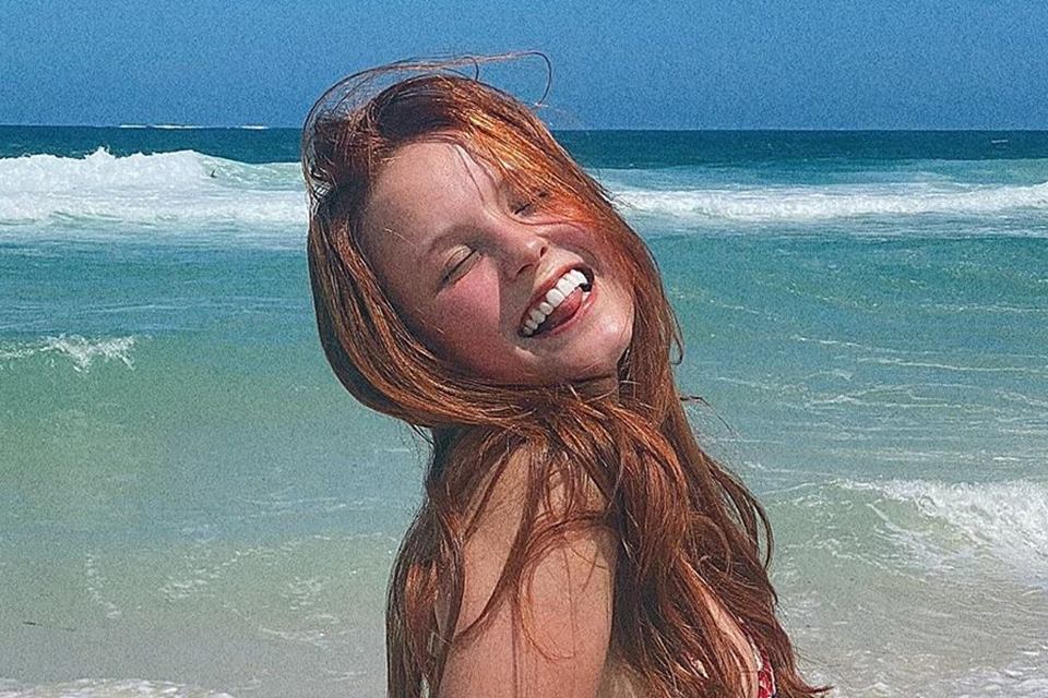 Larissa Manoela na praia