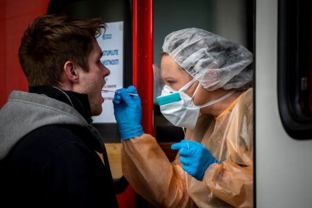 coronavirus europa teste máscara
