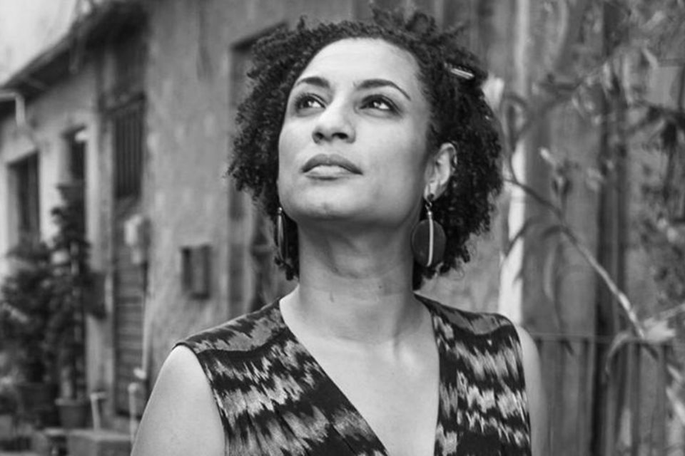 Foto em preto e branco da vereadora Marielle Franco - Metrópoles