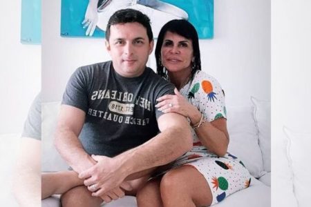 Gretchen ao lado de Esdras de Souza