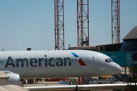 American airlines avião colorido
