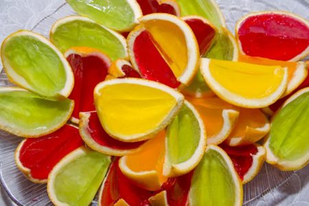 Gelatinas em cascas de laranja