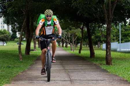 Entregador de bicicleta, delivery