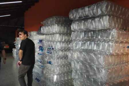 Mulher vendia álcool em gel clandestino
