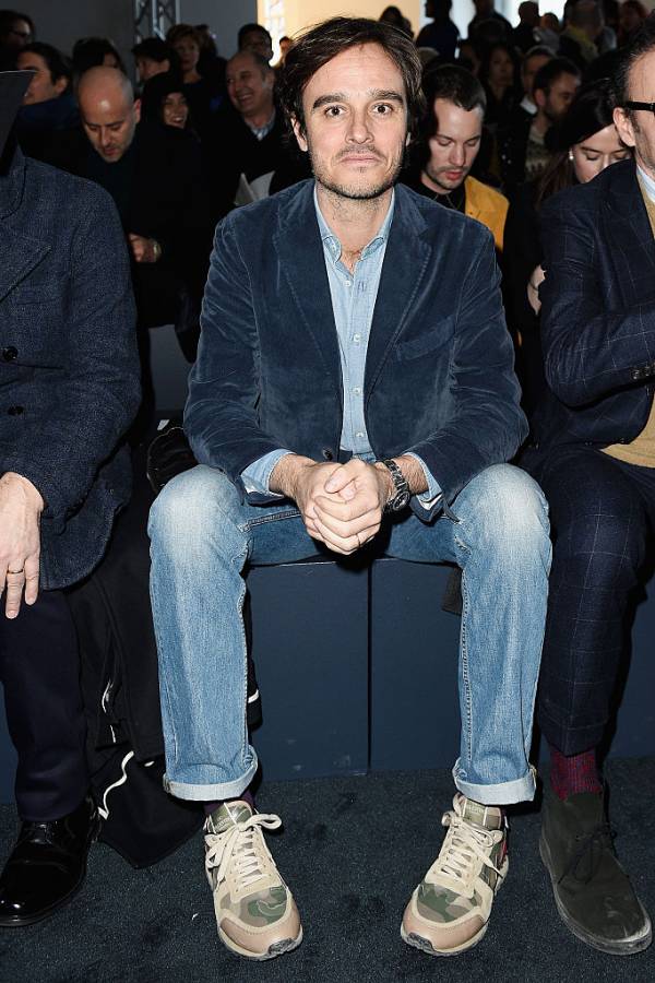 Emanuele Farneti em fila A de desfile