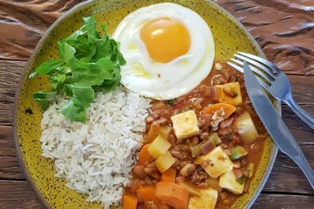 feijão com carne moída e legumes