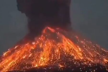 Vulcão Krakatoa, na Indonésia