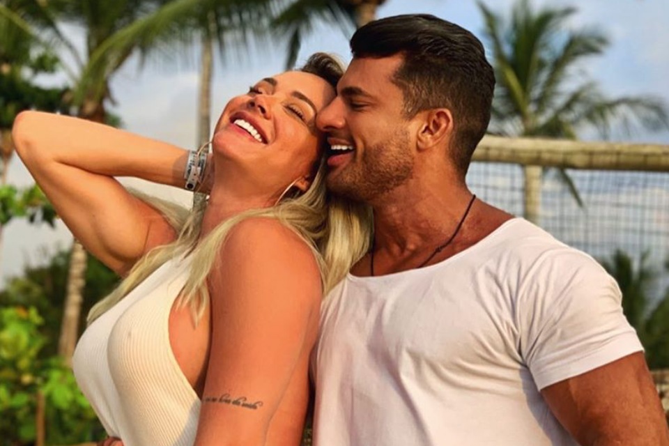 Juju Salimeni e Helisson Dias