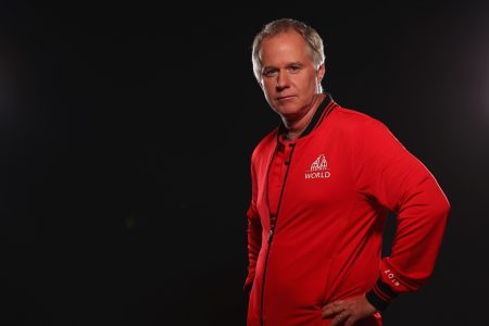 Patrick McEnroe com a mão na cintura