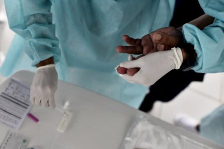 O exame de sangue é necessário para saber se a pessoa já teve o coronavírus antes