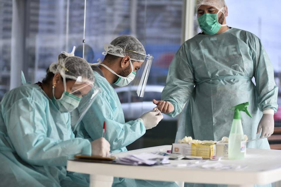 Posto em Águas Claras para testes teve reforço da Secretaria de Governo