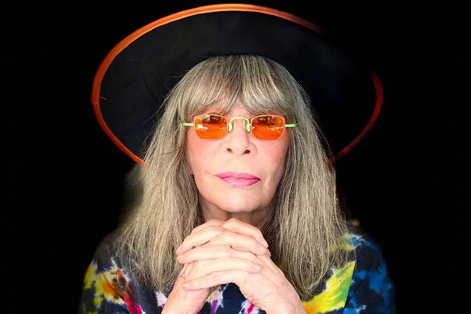 Foto rita lee com óculos e chapéu - Metrópoles