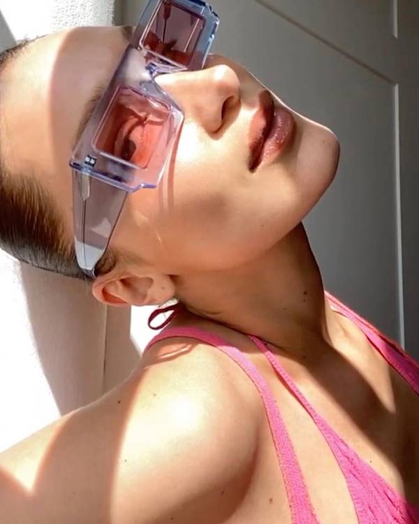 Bella Hadid posa para Jacquemus