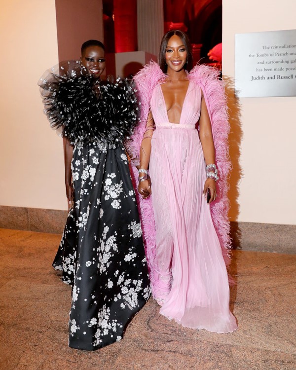 Naomi Campbell e Adut Akech no Met Gala 2019 - Metrópoles